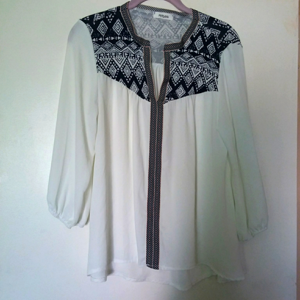PERSAYA top in size large.